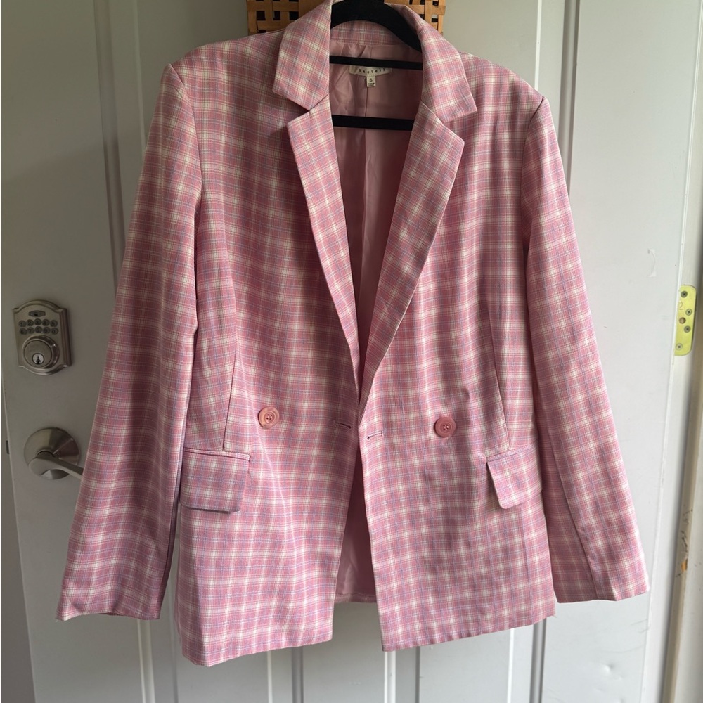 Pink Blazer with Classic Lapel and Tailored Fit